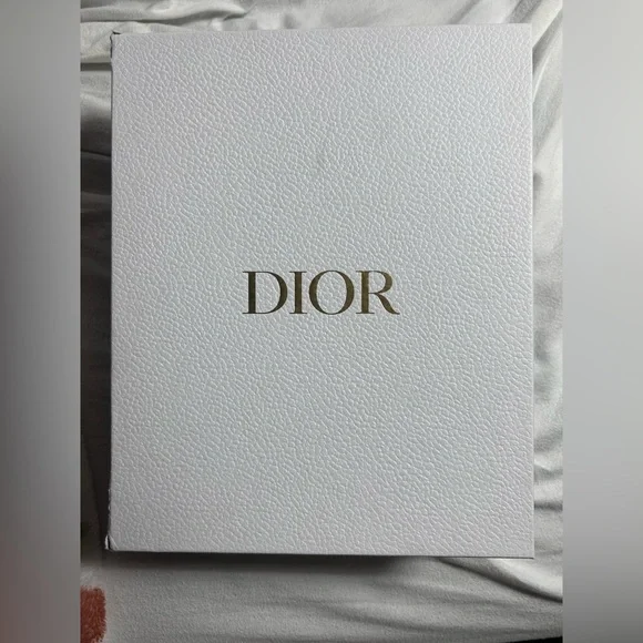 CHRISTIAN DIOR
Shearling Canvas Embroidered - Picture 2 of 3